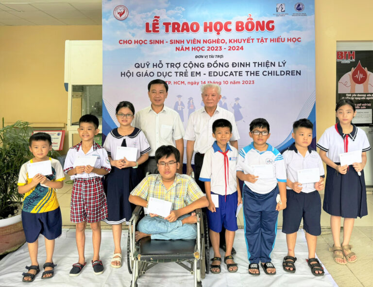 Công ty Phú Mỹ Hưng cùng Hội Bảo trợ bệnh nhân nghèo TP.HCM trao học bổng