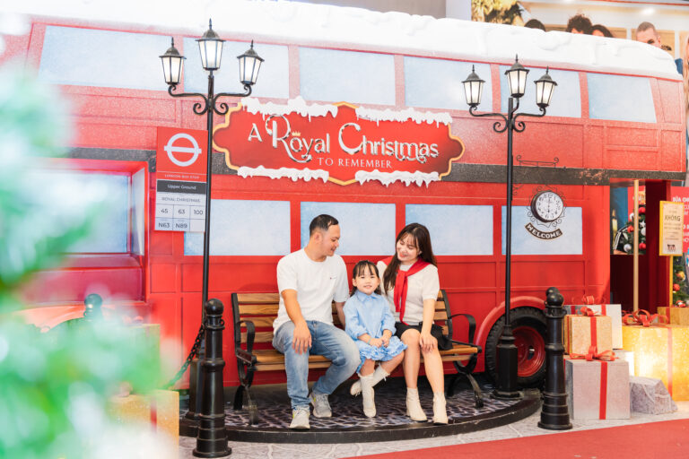 “Royal Christmas” Sparkles at Crescent Mall