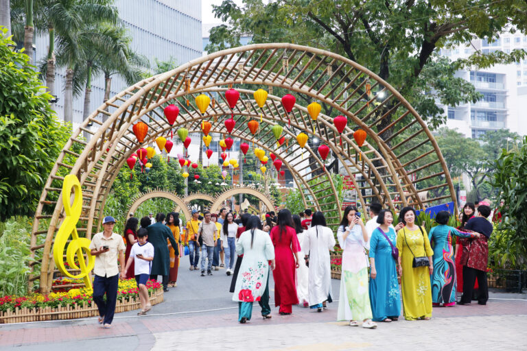 Phú Mỹ Hưng Spring Flower Festival Welcomes Visitors